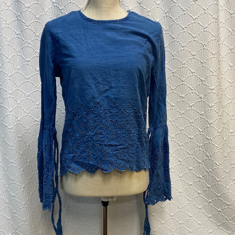 Style Envy‎ size large Blue Eyelet Lace Blouse flare sleeve soft boho dressy